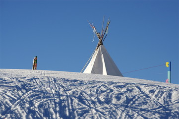 Tipi im Schnee