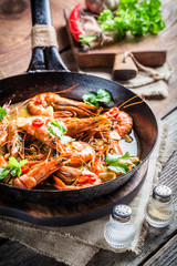 Fried king prawns with garlic and red peppers