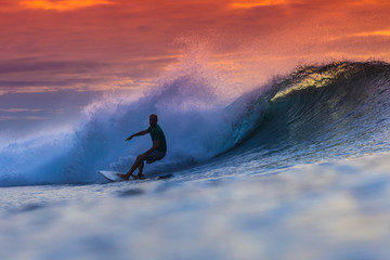 Surfer on Amazing Wave - obrazy, fototapety, plakaty
