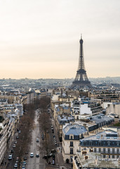 パリ　凱旋門から望むエッフェル塔とパリ市内