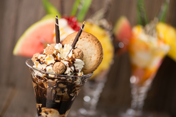 Mehrere Eisbecher