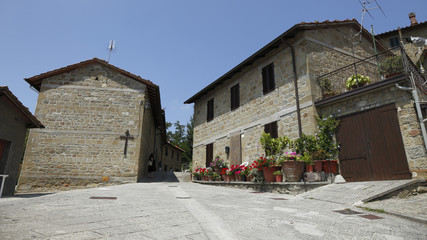 Fototapeta na wymiar Piazza del borgo di Porciano, Toscana