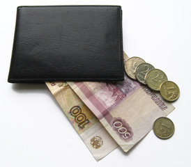 деньги, выглядывающие из старого бумажника