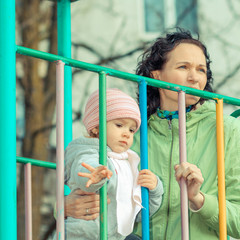 Obraz premium Mother and daughter playing on the playground 