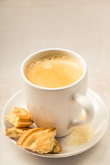 Kaffee Crema mit Gebäck