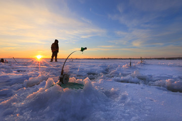 winter fishing - 79953284