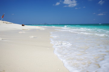 南国の美しいビーチと紺碧の空