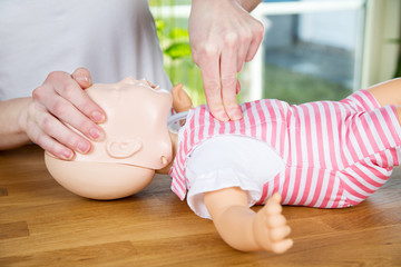 Obraz na płótnie Canvas Baby CPR one hand compression