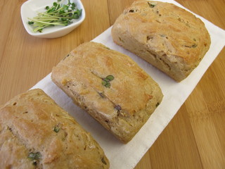 Minibrote mit Keimlingen