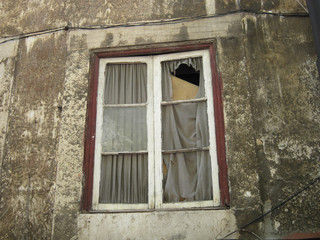 Fototapeta na wymiar Das zerbrochene Fenster