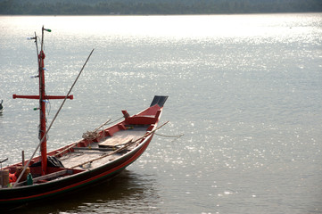 Obraz premium Traditional fishing long tailed boat in Koh Phitak island.