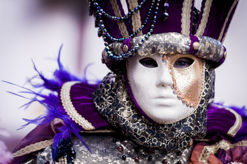 Masque bicolore de carnaval vénitien