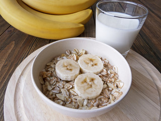oat porridge with bananas and yogurt