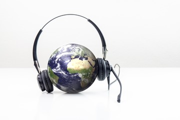 Die Welt wird immer kleiner - Headset International