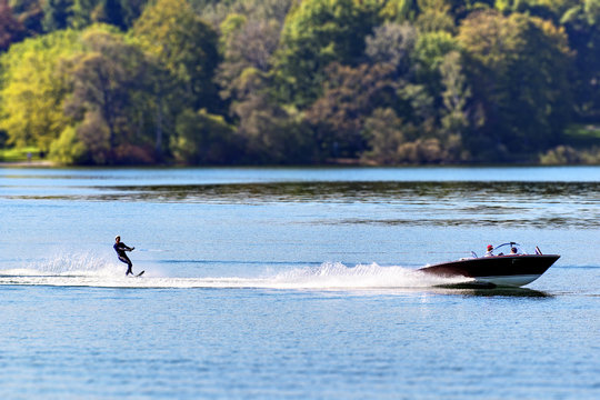 boat with water skier