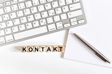 Schreibtisch - Würfel - Kontakt