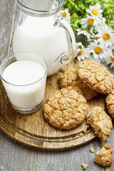 Milk and oatmeal cookies