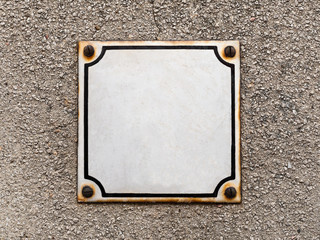 Schild - Hausnummer - etwas älter - unbeschriftet