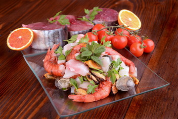 Main courses of bonito tuna, shellfish