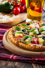 Pizza hawaii with beer