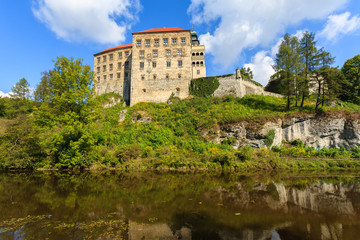 Fototapeta na wymiar Beautiful Pieskowa Skala castle located by small lake, Poland