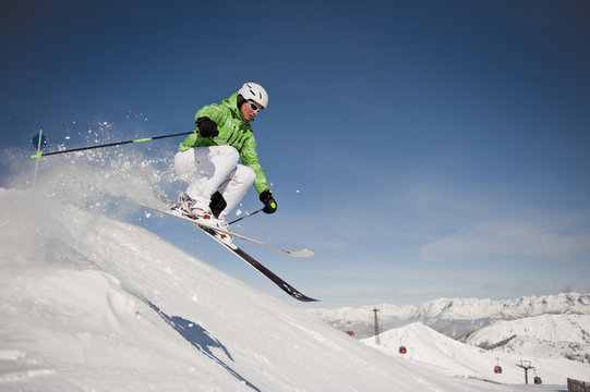 Austria, Salzburg, Altenmarkt-Zauchensee, Austrian woman skiing