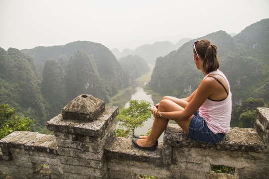 Vietnam, Ninh Binh, Young tourist looking down to Tom Coc valley