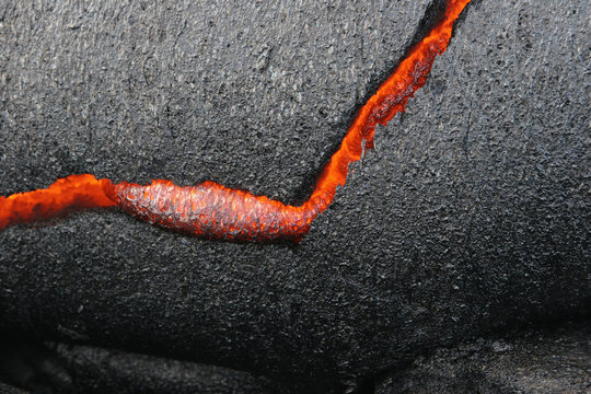 USA, Hawaii, Big Island, Pahoehoe volcano, burning lava flow, close up