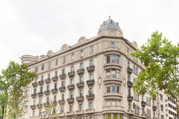Fototapeta na wymiar Haus in Spanien - Hausfassade und Bäume