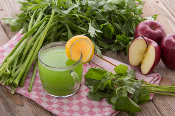 Apple and spinach mix juice