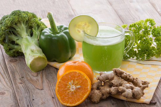 Broccoli and green paprika mix juice