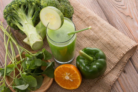 Green vegetables mix juice