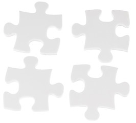quatre pièces de puzzle sur fond blanc