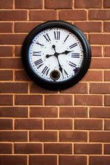 Fototapeta na wymiar clock on the brick wall