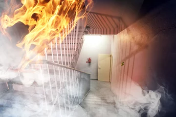 Cercles muraux Escaliers Incendie dans le bâtiment - sortie de secours