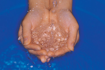 손과 물