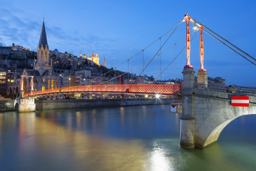 Fototapeta na wymiar Lyon with Saone river and footbridge at night