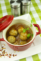 boulettes de viande en sauce