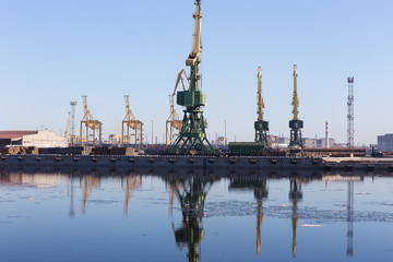 Obraz premium port cranes on the shore