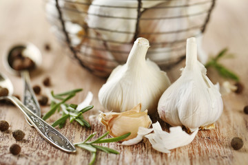 Raw garlic and spices on wooden table