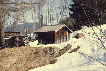 Деревянный домик в горах. © Ms VectorPlus