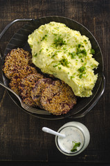 Gebratene Rote Bete mit Kartoffelpüree und Joghurtdip
