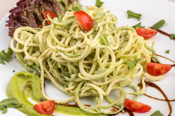 Vegan spaghetti of zucchini
