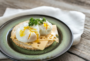 Sandwich with poached eggs