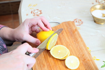 Preparing homemade lemonade