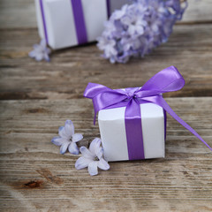 Obraz na płótnie Canvas Gift boxes with bows and blue hyacinth