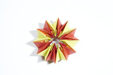 Origami aus Papier gefaltet