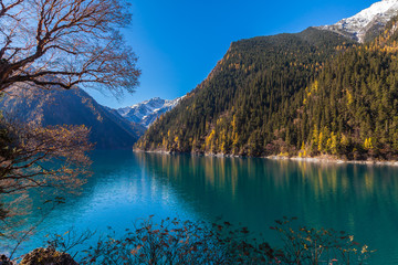 Beautiful lake in Jiuzhaigou national park - 80060845