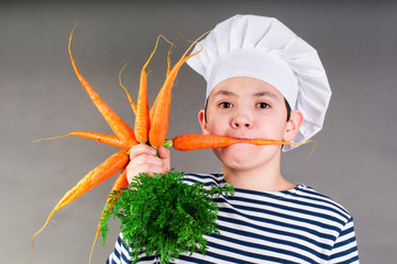 Seacook gnaws raw carrot