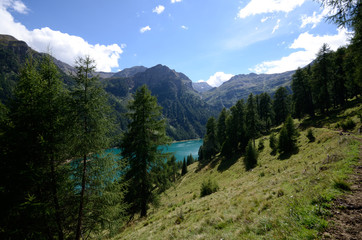 Naklejka premium górskie jezioro